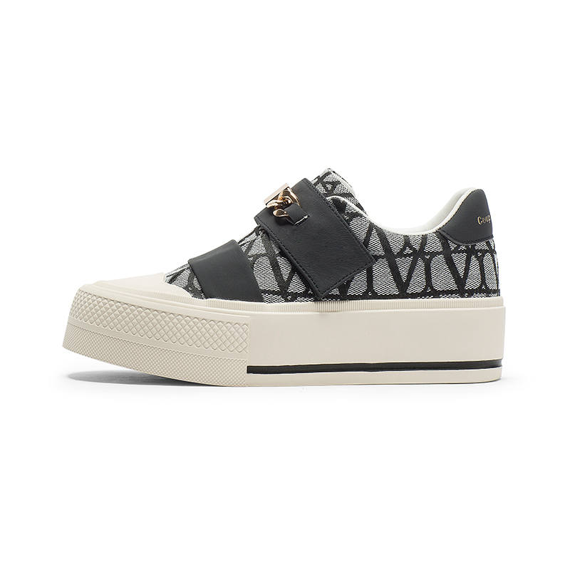 Coup De Foudre Low top Skateboard Shoes Women's