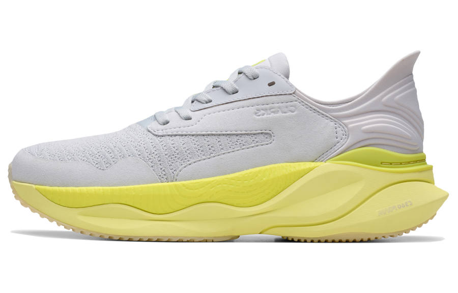Clarks Low top Casual Shoes Men's Yellow