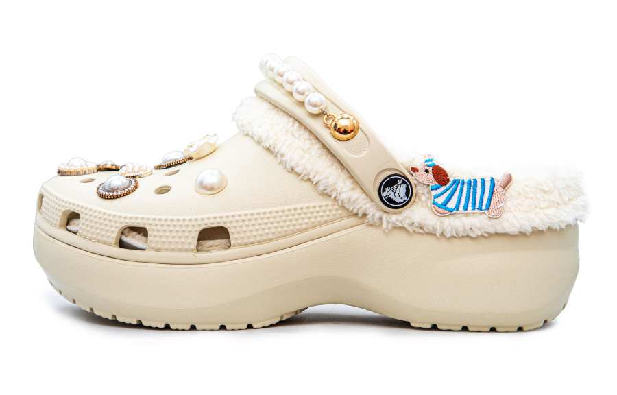 Crocs Crocs Classic Platform Clog Winter Puppy Fleece Lined Trendy Versatile Clogs Unisex Bone White