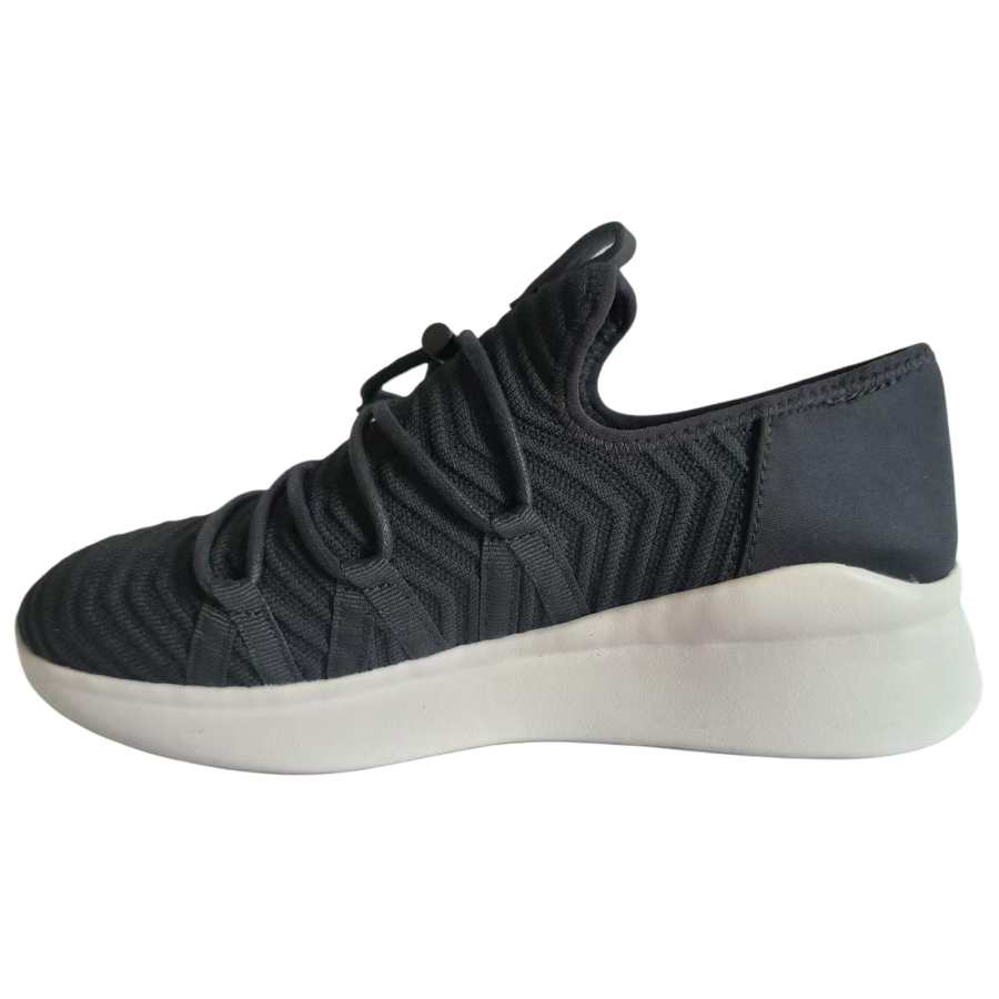 UGG KINNEY Low top Casual Shoes Women's Black