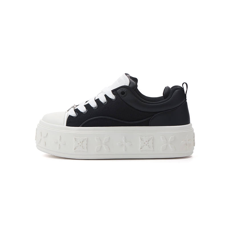 TRAPAR WAVES Low top Canvas Shoes Women's Black