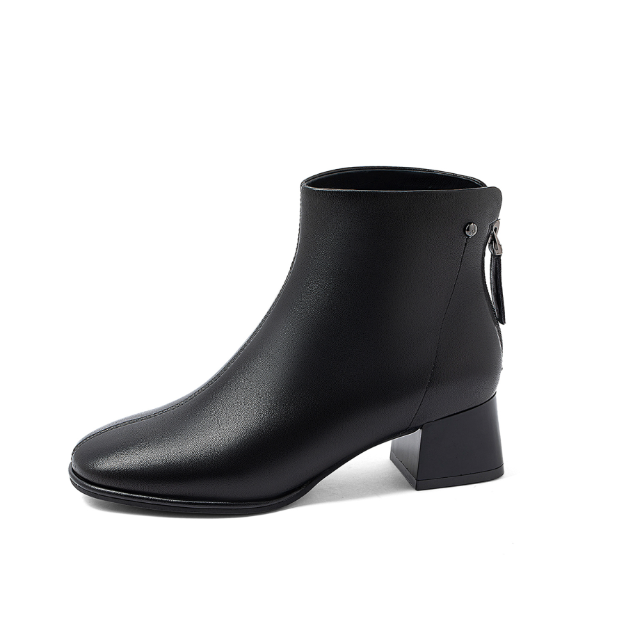 COMELY COMELY Ankle Boots Women's Black/Ecru