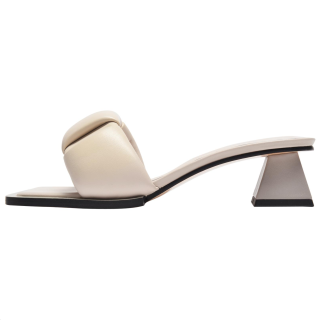 YUUL YIE Slip Resistant Abrasion Resistant Slide Slippers Women's Beige