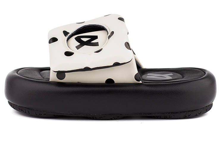 LASTLAZY LASTLAZY Slide Slippers Unisex Polka Dot