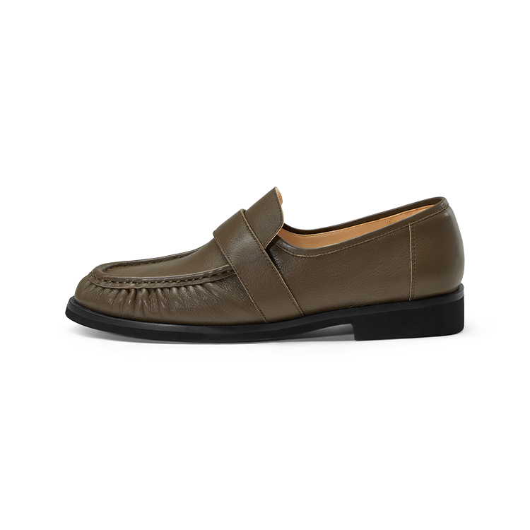 7or9 Hazelnut Cones Sheepskin Gommino Loafers Women's Black