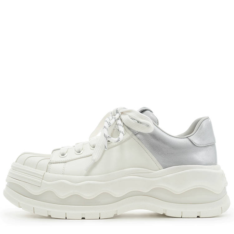 VITTORIO VENTURA EGGSHELL Cow Leather Low top Casual Shoes Women's White & Silver