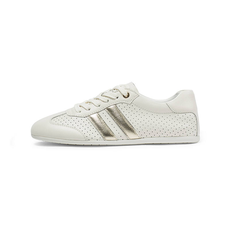 Coup De Foudre Low top Casual Shoes Women's