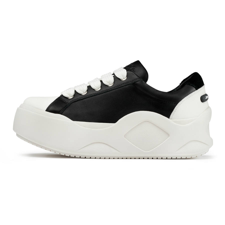 XINYINSU Low top Skateboard Shoes Unisex Black White