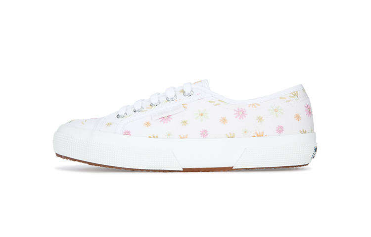 SUPERGA Low top Canvas Shoes Women's White