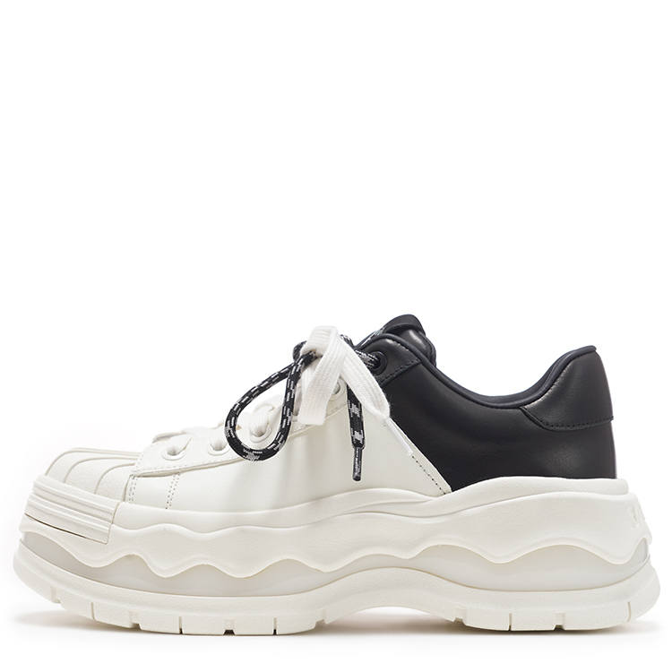 VITTORIO VENTURA EGGSHELL Cow Leather Low top Casual Shoes Women's White & Black
