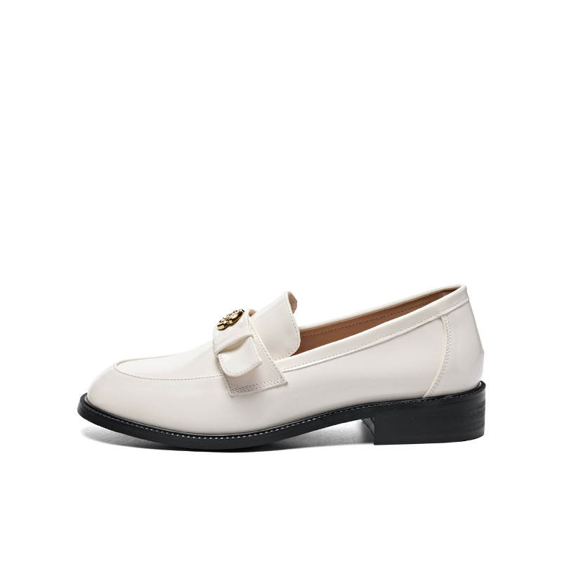 15 MINS White Camellia Loafers Women's