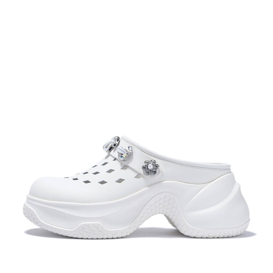 BELLALILY Rubber Sole Cut Out Rhinestone Abrasion Resistant Slip Resistant Closed Toe Slippers Women's