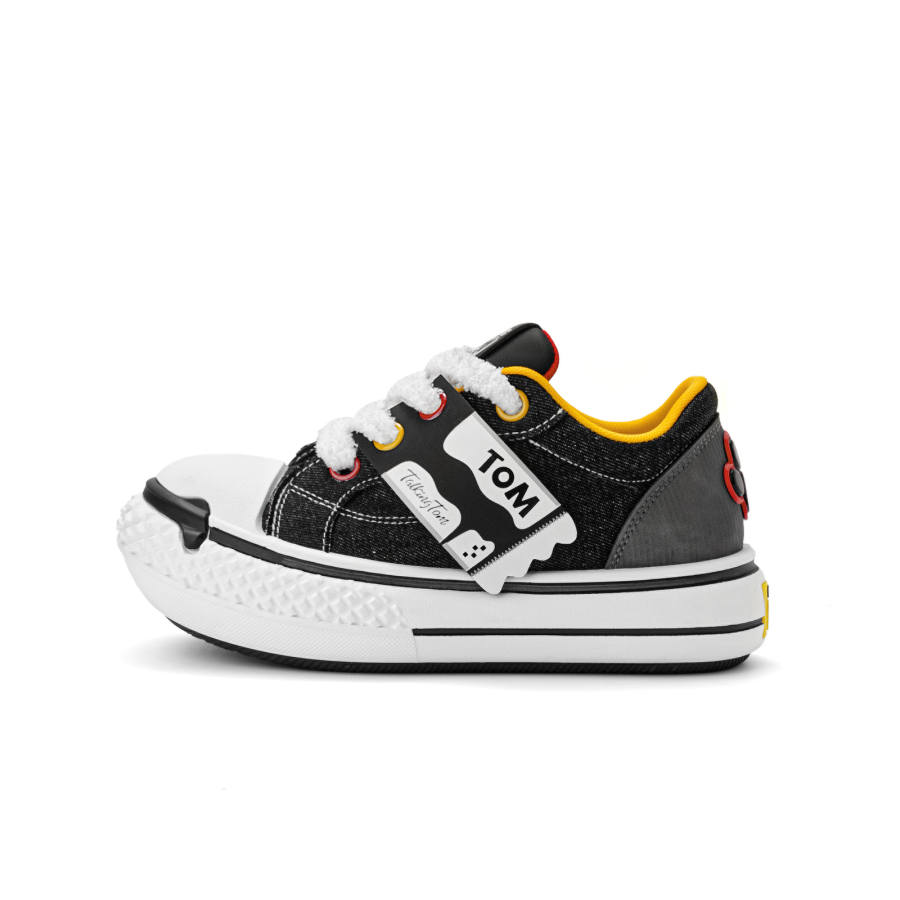 TALKING TOM Slip Resistant And Breathable Low Top Skateboard Shoes Unisex Black White