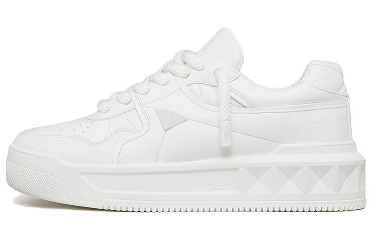 Valentino One Stud Low top Stylish Skateboarding Shoes Men's White