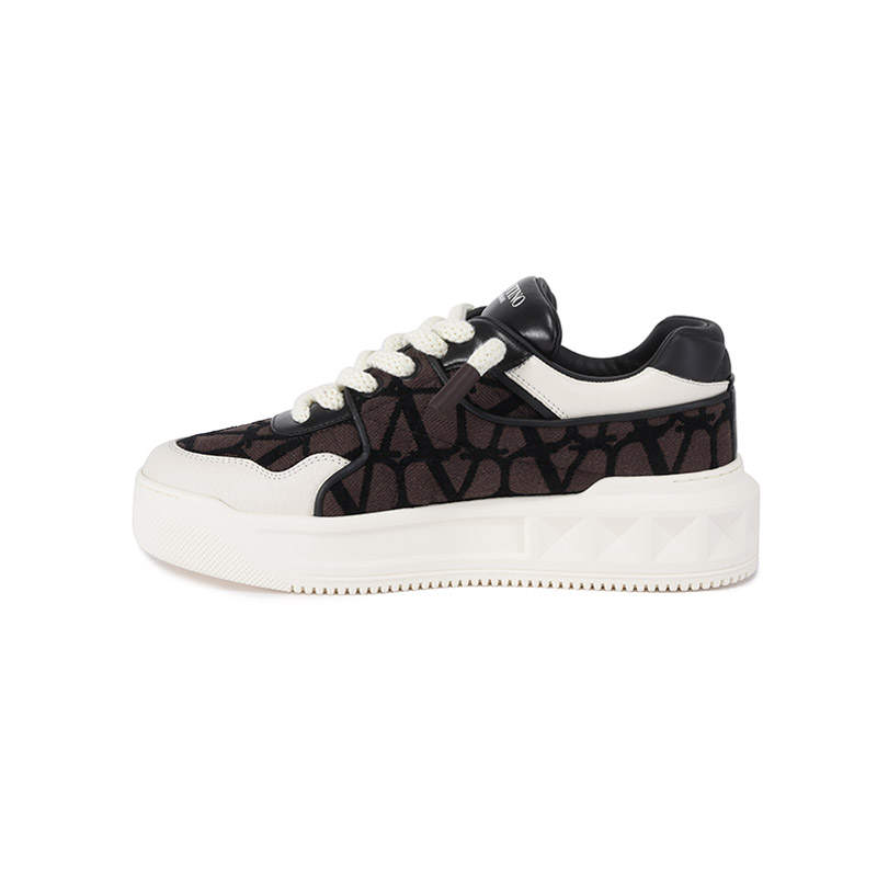 Valentino ONE STUD XL Low top Casual Shoes Men's Brown