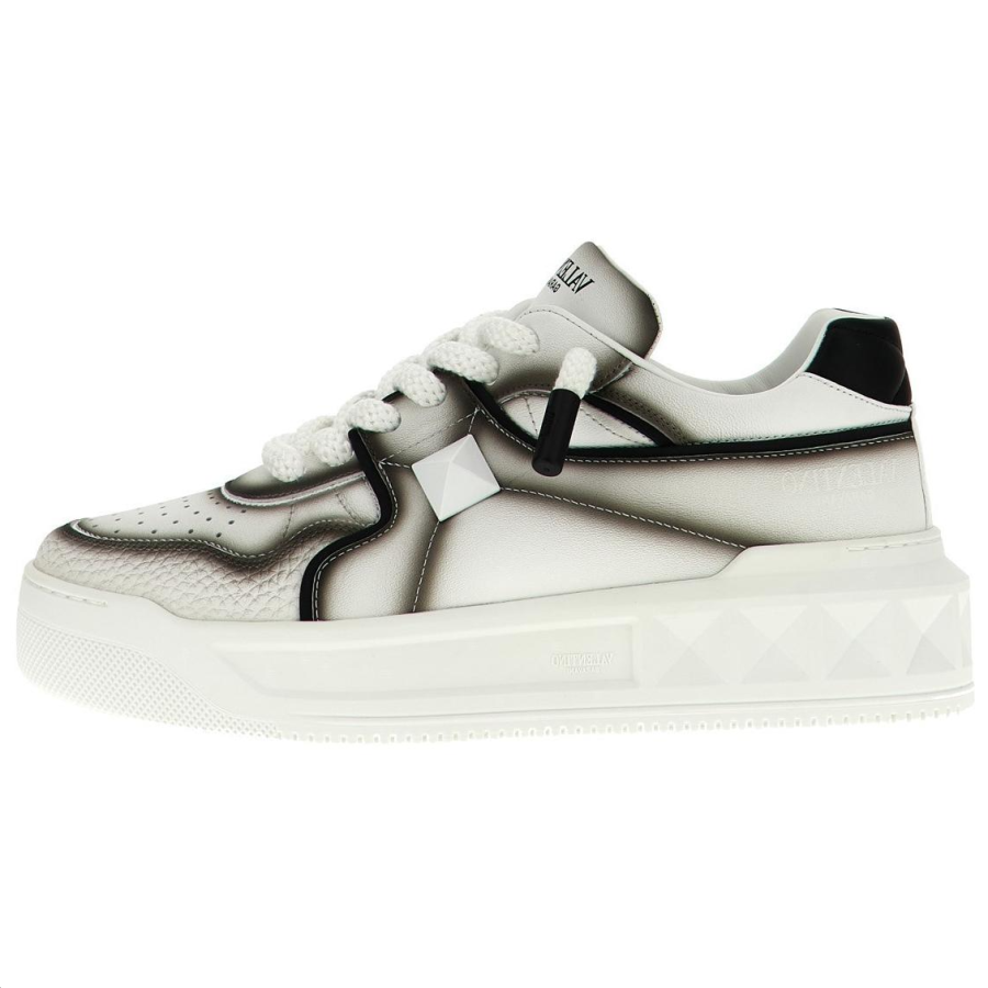 Valentino ONE STUD XL GARAVANI Low top Skateboard Shoes Men's White