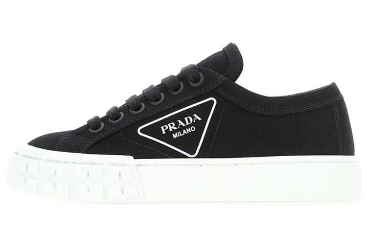 PRADA Low top Stylish Skateboarding Shoes Women's Black