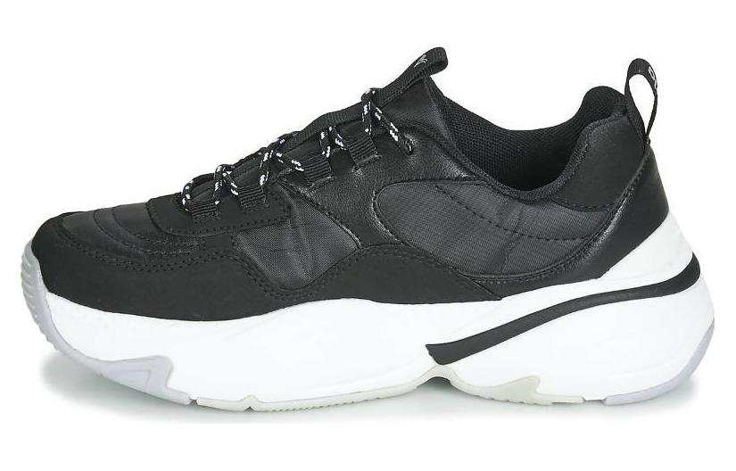 Victoria Beckham Low top Casual Shoes Women's Black