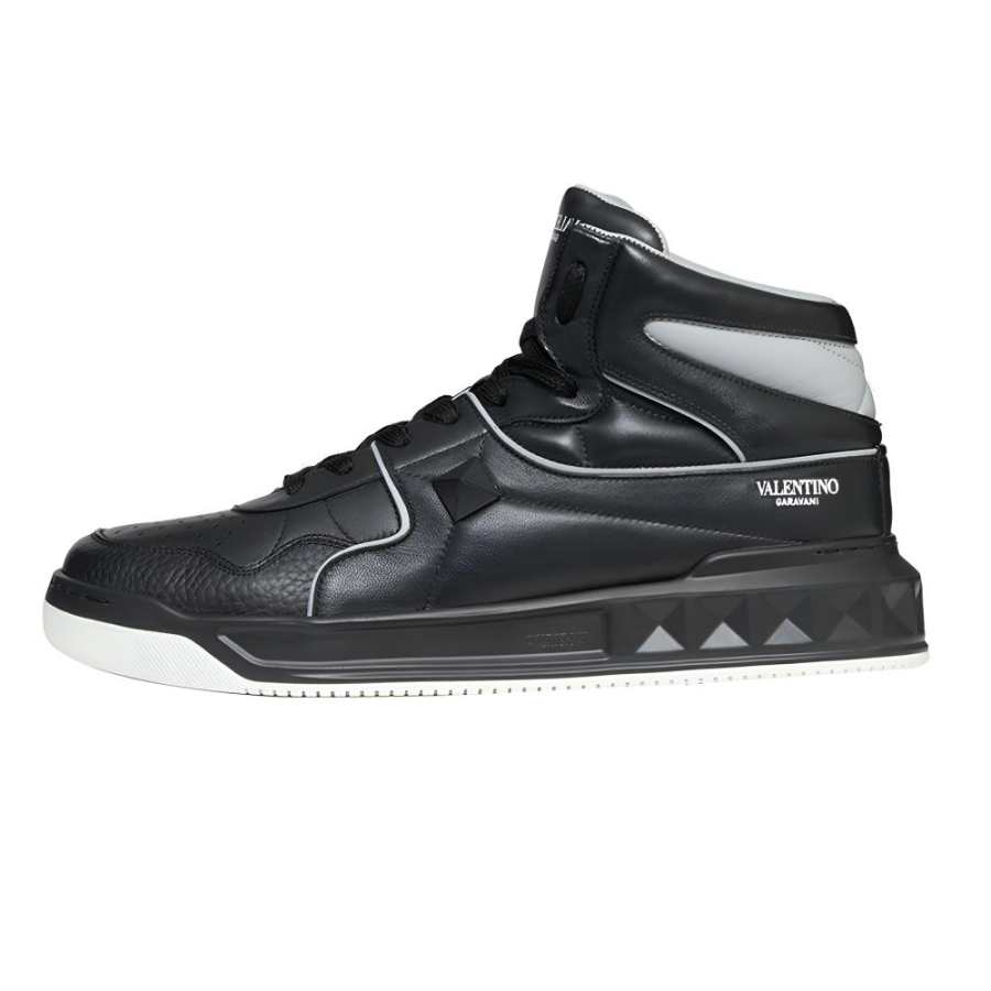 Valentino Valentino Garavani One Stud Mid Top Sneakers
