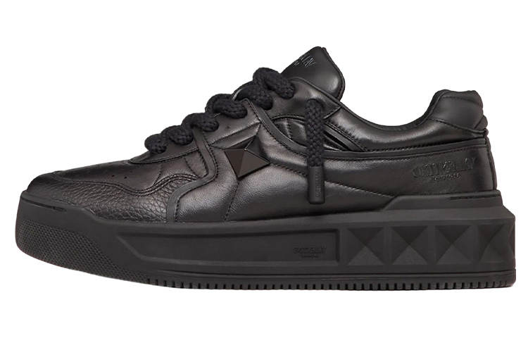 Valentino ONE STUD XL GARAVANI Leather Low top Stylish Skateboarding Shoes Men's Black