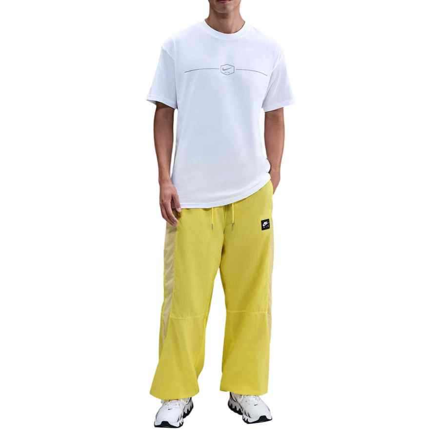 Nike Nike Max90 T Shirts Men's White Crew Neck Moderate Straight Fit