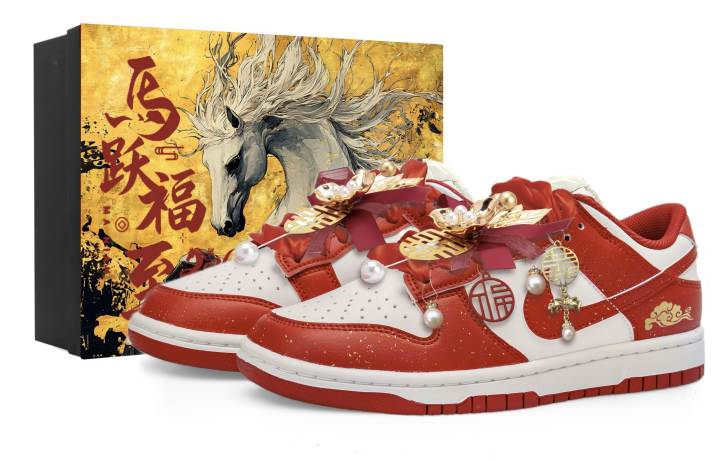 Nike Nike Dunk Low top Skateboard Shoes Women's Red Gold