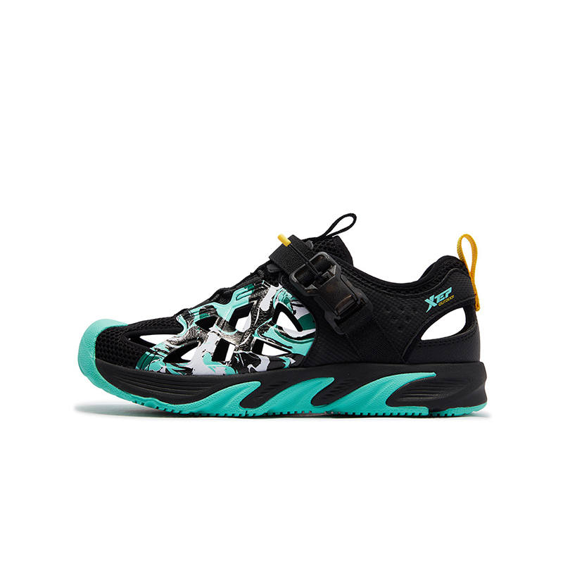 XTEP Slip Resistant And Breathable Slip Resistant And Breathable Low top Children's Sandals Black Aurora Green Kids'