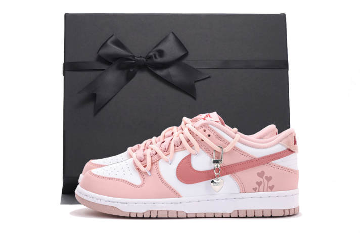 Nike Nike Dunk Pink Velvet Low top Kids' Skateboarding Shoes Pink Teenagers