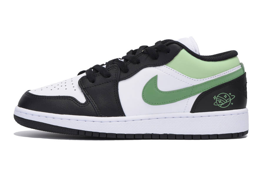 Jordan Jordan Air Jordan 1 Slip Resistant Low top Children's Basketball Shoes Black Teenagers