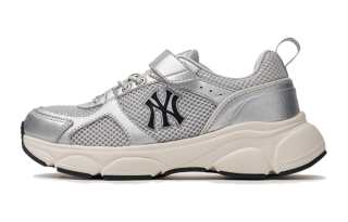 MLB KIDS New York Yankees Fastball Cushioning, Wear Resistant Low top Kids Lifestyle Shoes Light Gray Kids'