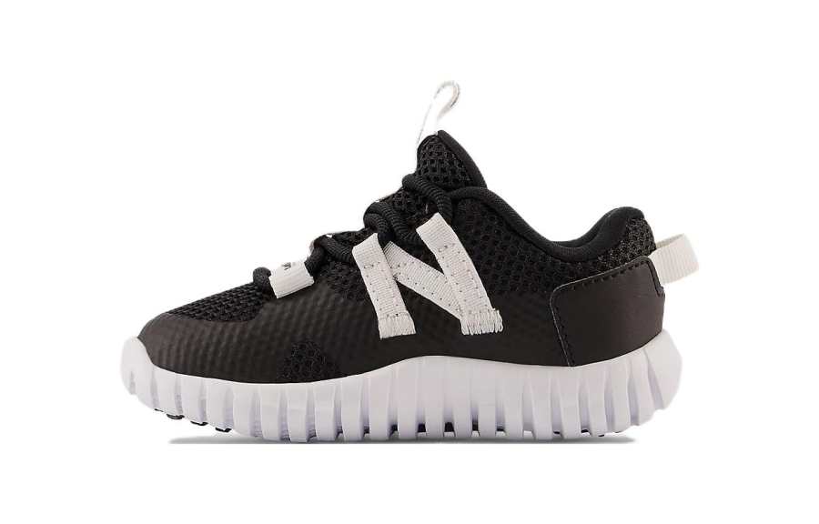 New Balance New Balance NB Playgruv V2 Low top Running Shoes Black White Infant And Toddler