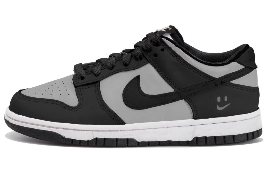 Nike Nike Dunk Abrasion Resistant Abrasion Resistant Low top Kids' Skateboarding Shoes Black Gray Teenagers