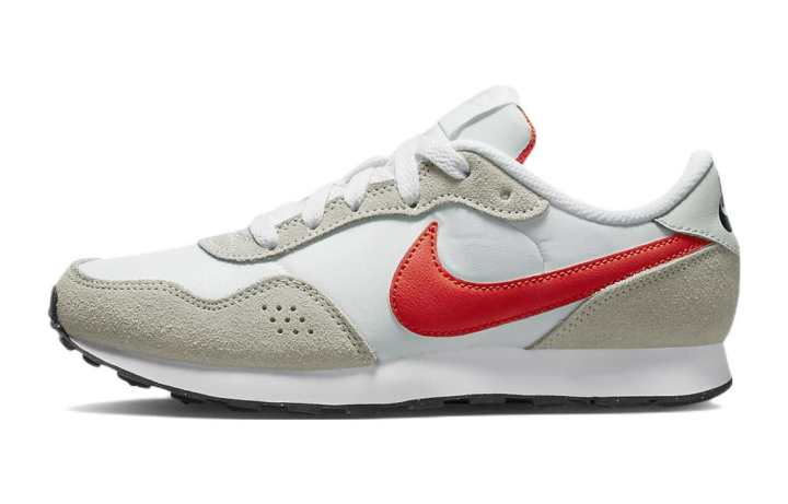 Nike Nike MD Valiant GS 'Pure Platinum Picante Red'
