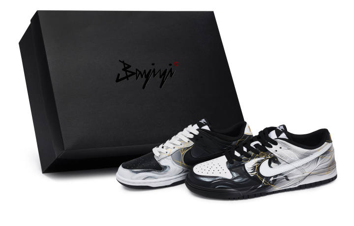 Nike Nike Dunk Black Slip Resistant Slip Resistant Low top Kids' Skateboarding Shoes Black White Gold Unisex