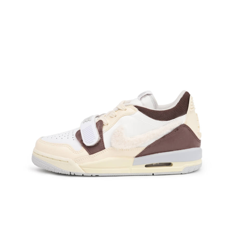 Jordan Jordan Legacy 312 Leather Cushioning Abrasion Resistant Low top Children's Basketball Shoes White Brown Teenagers