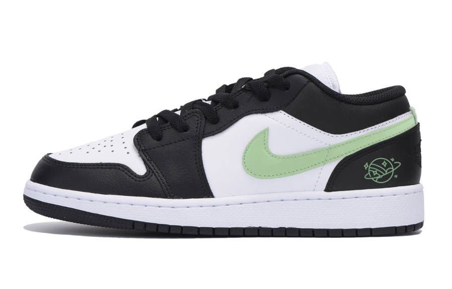 Jordan Jordan Air Jordan 1 Slip Resistant Low top Children's Basketball Shoes Black Teenagers