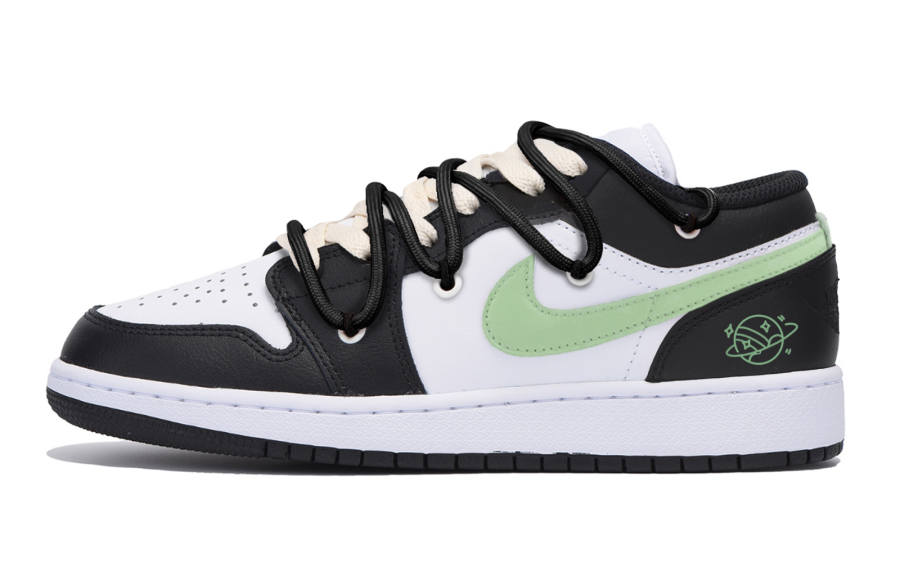 Jordan Jordan Air Jordan 1 Slip Resistant Low top Children's Basketball Shoes Black Teenagers