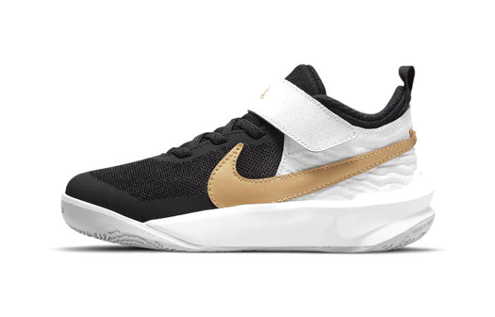 Nike Nike Team Hustle D 10 Low top Performance Basketball Shoes Black White Gold Children Aged 3 7 Years Old