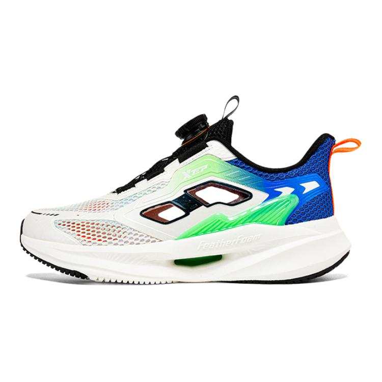 XTEP Slip Resistant Slip Resistant Low top Kids Lifestyle Shoes White Blue Teenagers