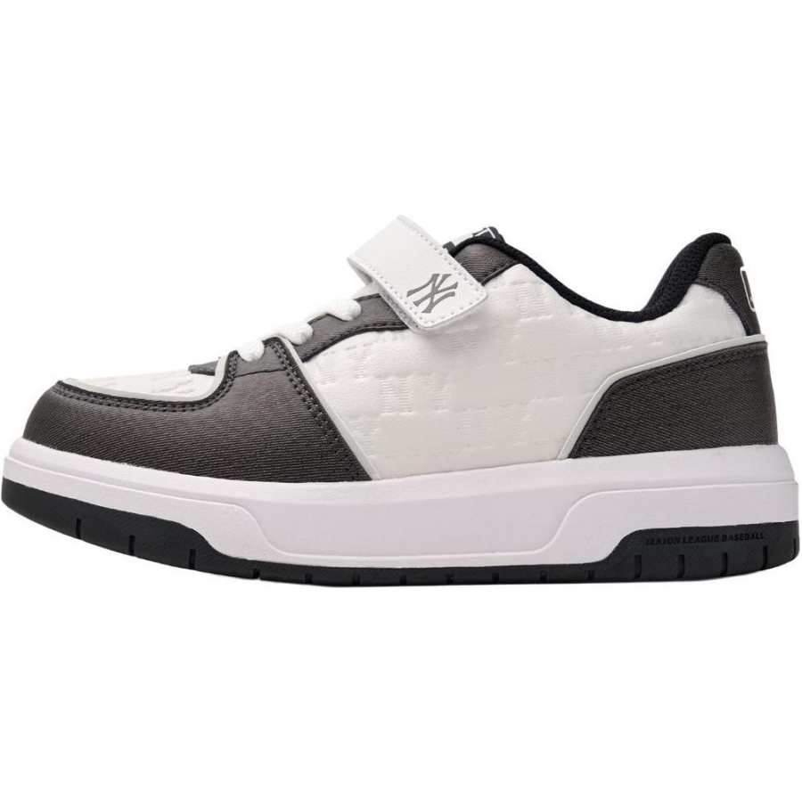 MLB New York Yankees Chunky Liner Breathable Low top Kids' Skateboarding Shoes White Black