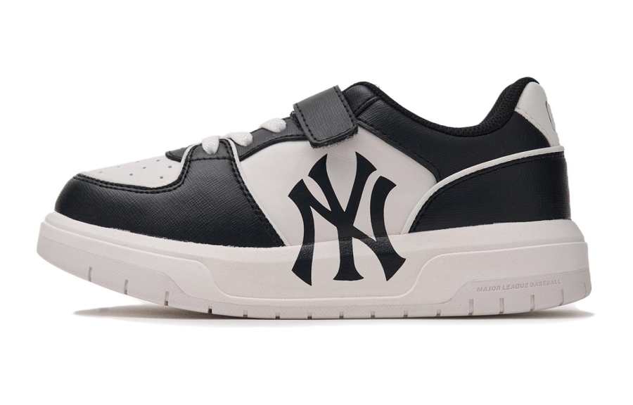 MLB Saffiano New York Yankees Abrasion Resistant Abrasion Resistant Low top Kids' Skateboarding Shoes Black White Kids'