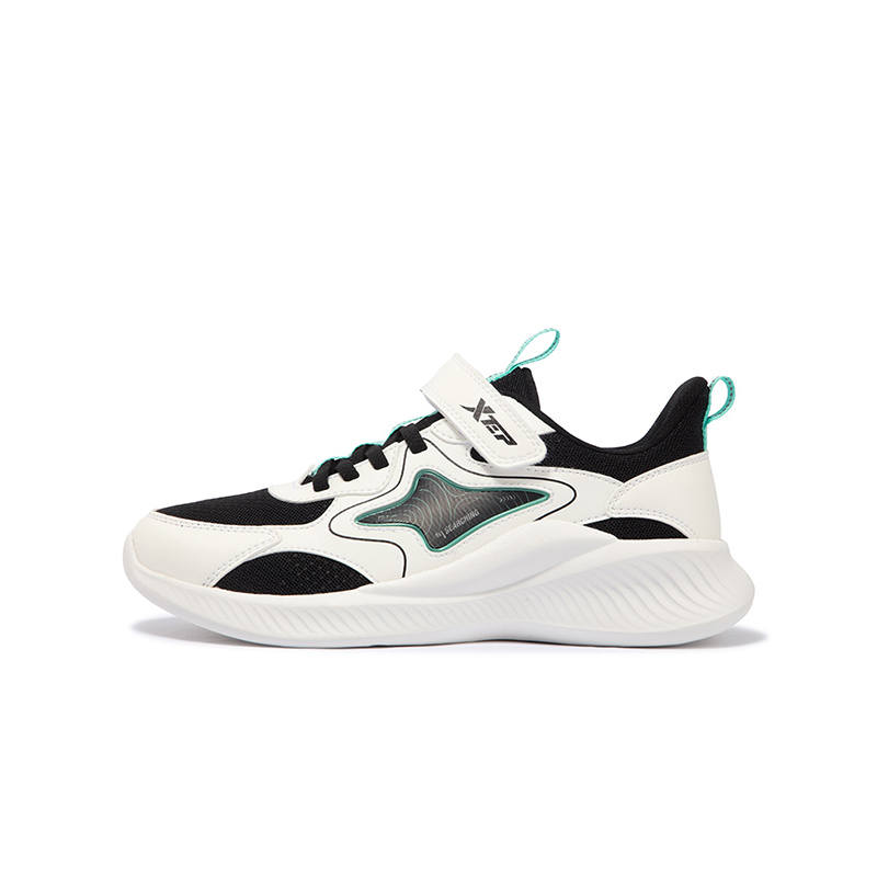 XTEP Low top Running Shoes Black White Teenagers