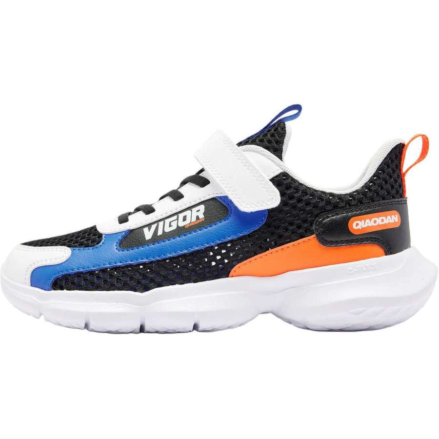 QIAODAN Light Wings Low top Running Shoes Black White Teenagers