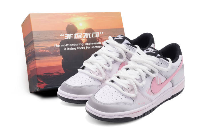 Nike Nike Dunk Leather Slip Resistant, Abrasion Resistant, Lightweight Cushioning Low top Kids' Skateboarding Shoes