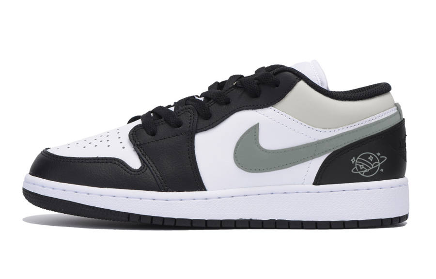 Jordan Jordan Air Jordan 1 Slip Resistant Low top Children's Basketball Shoes Black Teenagers