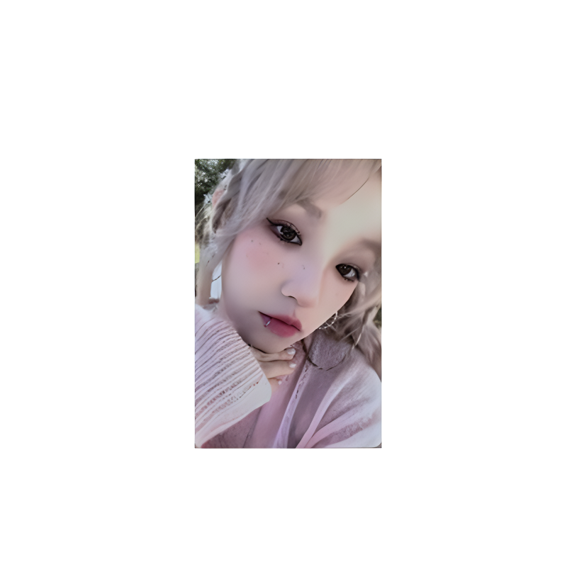 CUBE ENTERTAINMENT CUBE ENTERTAINMENT Song Yuqi Solo Photocards 2 Pcs/Box