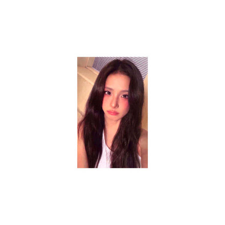 YG ENTERTAINMENT Kim Jisoo Mini 1st EP AMORTAGE Purple Edition Special Card Photocards 1 Pc