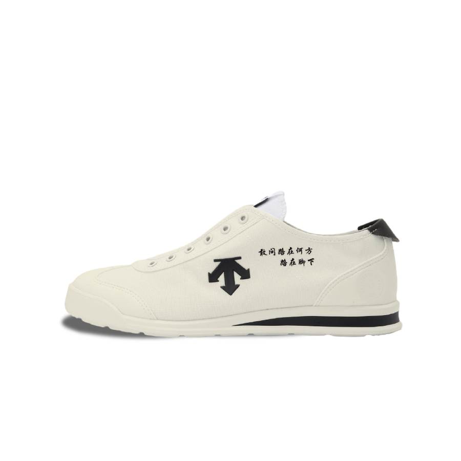 DESCENTE Crontempo Snow And Rain See Plum Blossom Slip on Abrasion Resistant Low top Casual Shoes Unisex Black White