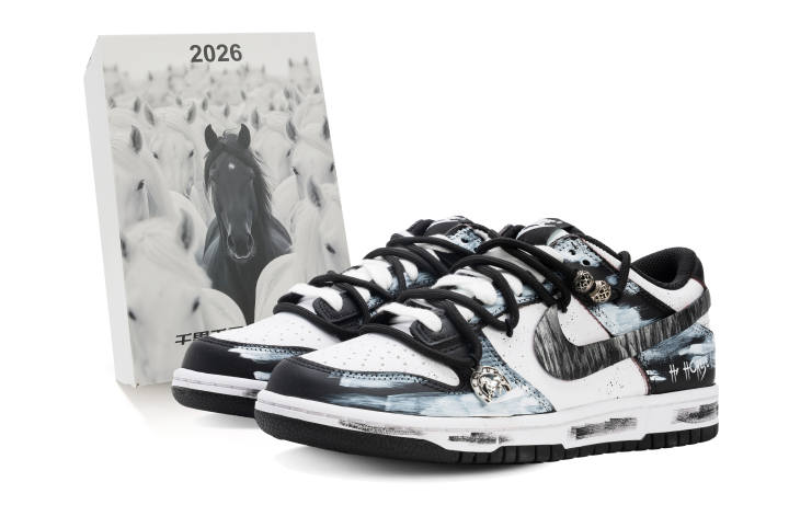 Nike Nike Dunk Leather Slip Resistant Abrasion Resistant Low top Skateboard Shoes White Black Teenagers