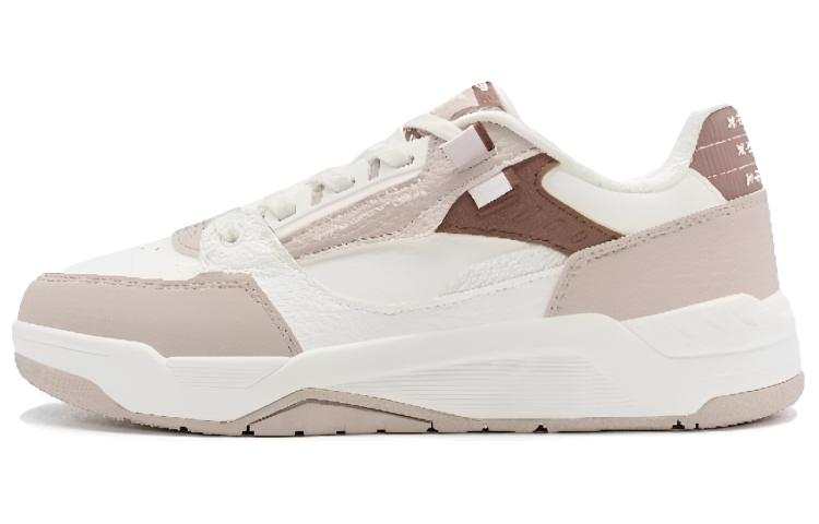 XTEP Cushioning, Wear Resistant Low top Skateboard Shoes Women's Brown White
